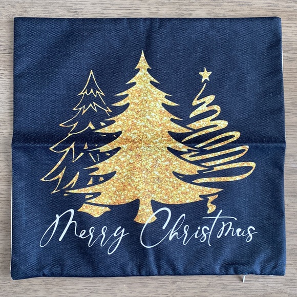 4 pillow covers New in Package Christmas Pillow Covers Set of 4 - Picture 3 of 9